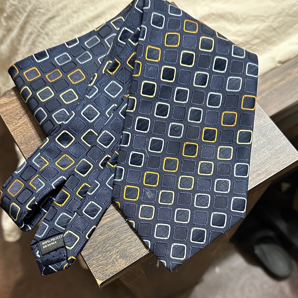 Geometric Patterned Navy Tie